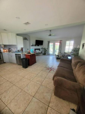 Beautiful 3 bedroom home 4 minutes from the beach